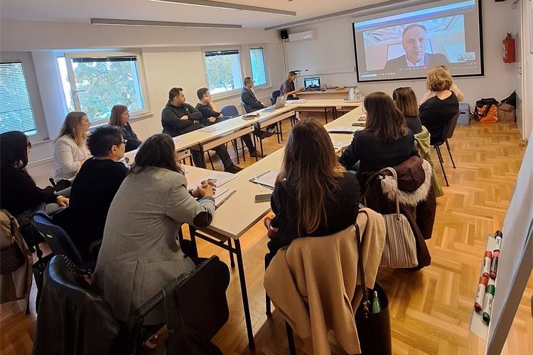 Slika /slike/Projekti/Erasmus/Virtualna realnost - alat u tretmanu počinitelja kaznenih djela i edukaciji probacijskih službenika/vr1.jpg